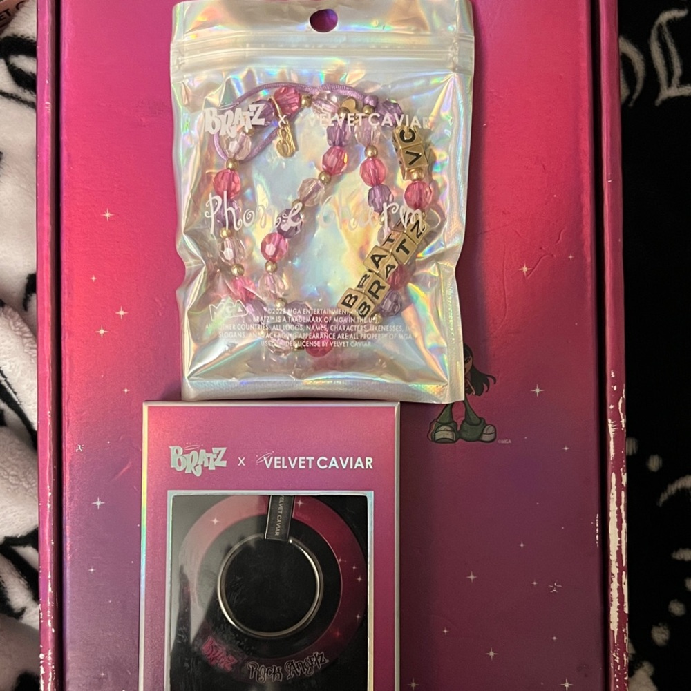 Bratz x Velvet Caviar Phone Charm and Ring Holder Set